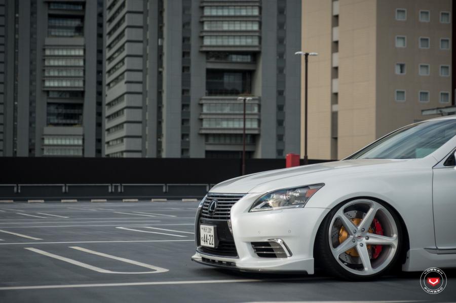  Lexus LS460 on Vossen Wheels (CG-201) 2016 года  (фото 19 из 21)